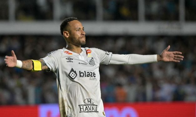 Neymar Da Silva Pesepak Bola Yang Dikenal Ragam Sensasional