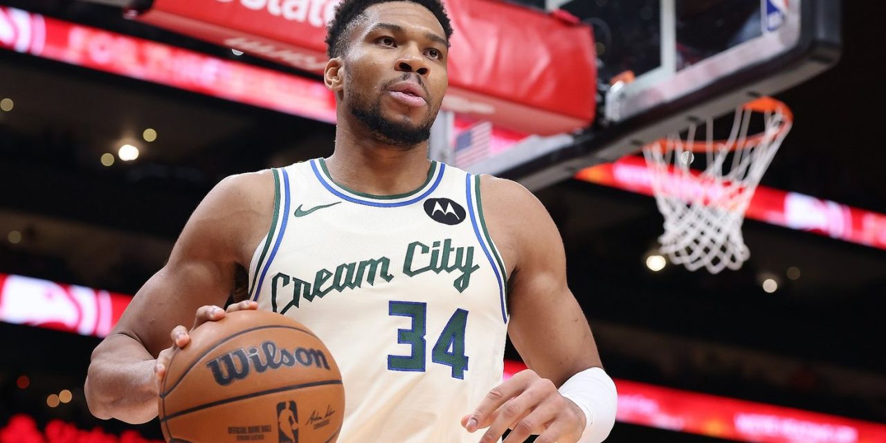 Giannis Antetokounmpo Selalu Hadirkan Pertunjukan Spektakuler