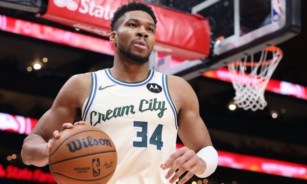 Giannis Antetokounmpo Selalu Hadirkan Pertunjukan Spektakuler
